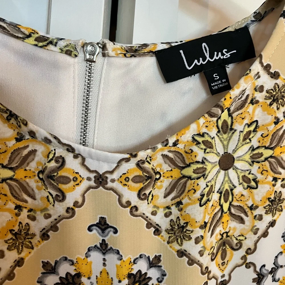 Lulu’s Yellow Pattern Shift Dress - Picture 2 of 3